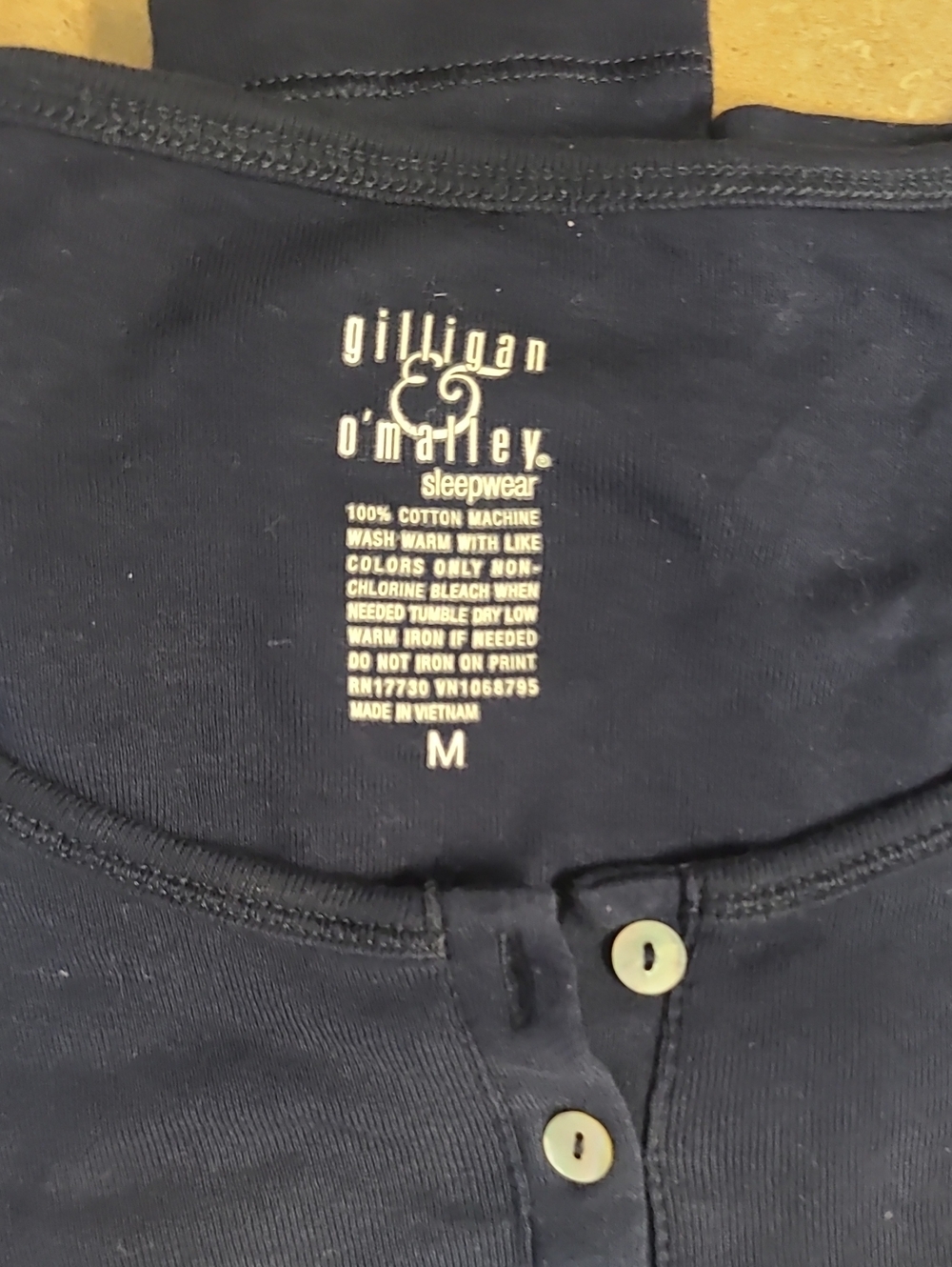 GILLIGAN & O'MALLEY button Front Henley 100% Cotton Tops Navy And Off White. Med - Picture 2 of 5